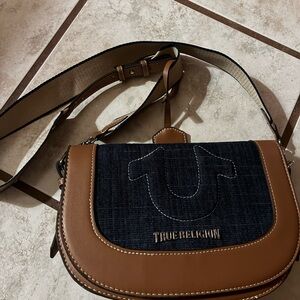 TRUE RELIGION 
CROSSBODY BAG